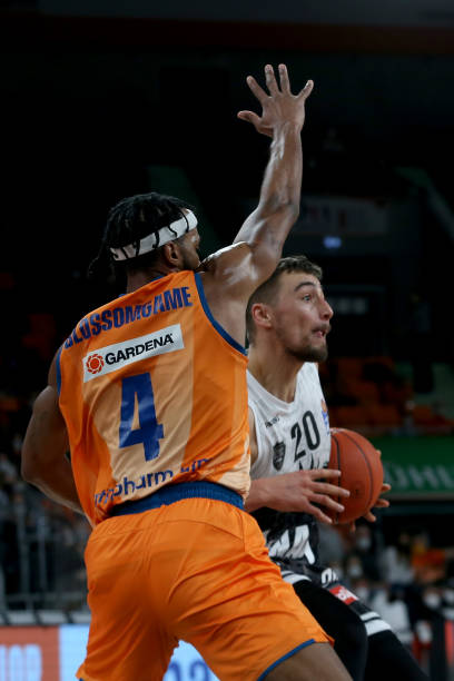 对阵强敌 对阵强敌