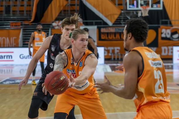 线在持续压 线在持续压